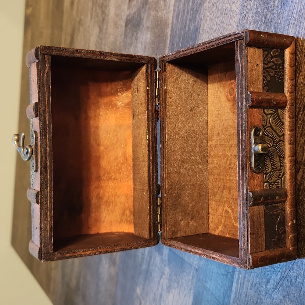Vintage Style Set Of Decorative Storage Container Chests - Picture 4 of 15
